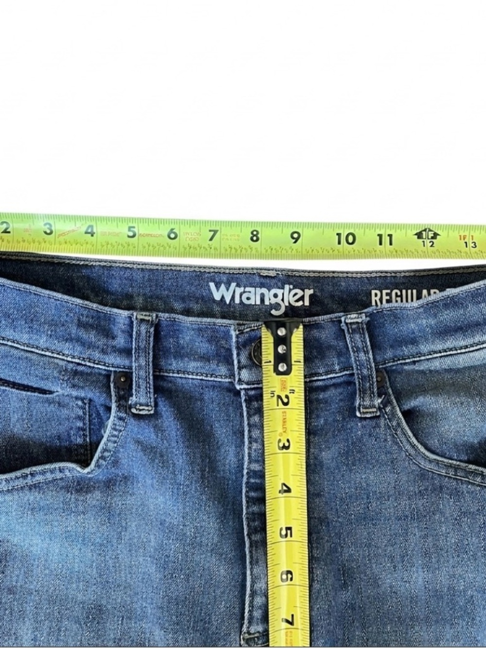 Wrangler Jeans Men’s Medium Wash Blue Straight Leg Regular Fit - Picture 3 of 8